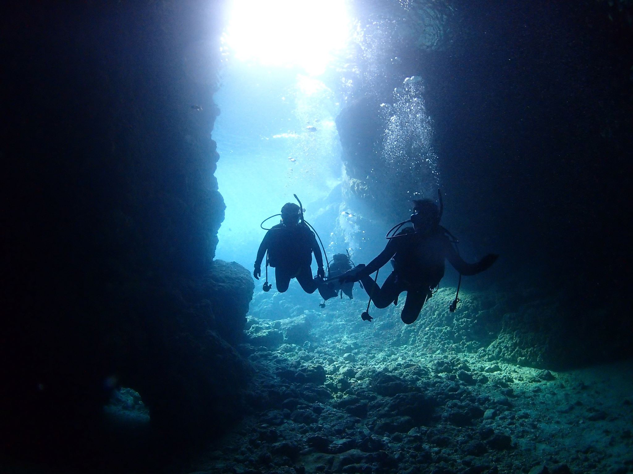 沖繩青之洞窟潛水．My Diving，深潛、浮潛、美人魚體驗，海邊玩翻天！