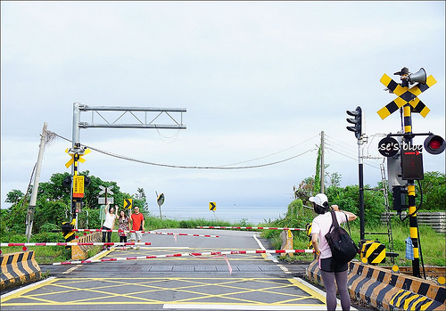 台東太麻里秘境：向陽薪傳木工坊原住民料理、多良車站、台九線 399K處、台東版櫻木花道灌籃高手平交道 @愛吃鬼芸芸