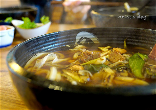 首爾美食．元祿烏龍麵(弘大店)，平價又美味的好選擇 @愛吃鬼芸芸