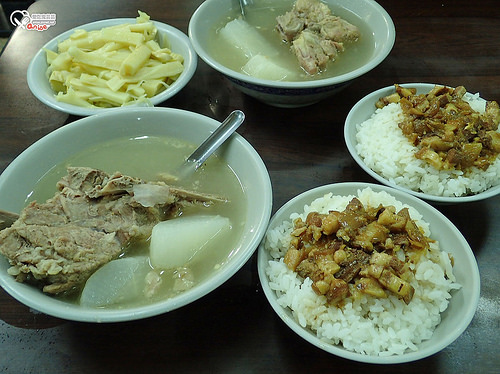 艋舺原汁排骨湯．東區也有古早味！ @愛吃鬼芸芸