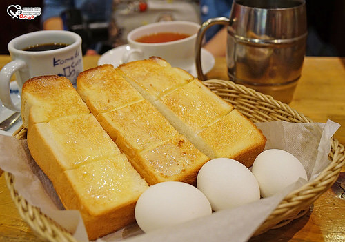 コメダ珈琲店(komeda)．名古屋早餐文化，買飲料送早餐！ @愛吃鬼芸芸