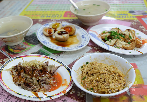 頭城礁溪美食．頂埔阿嬤蔥油餅、麻醬麵蛤蜊湯、玉田香腸 @愛吃鬼芸芸