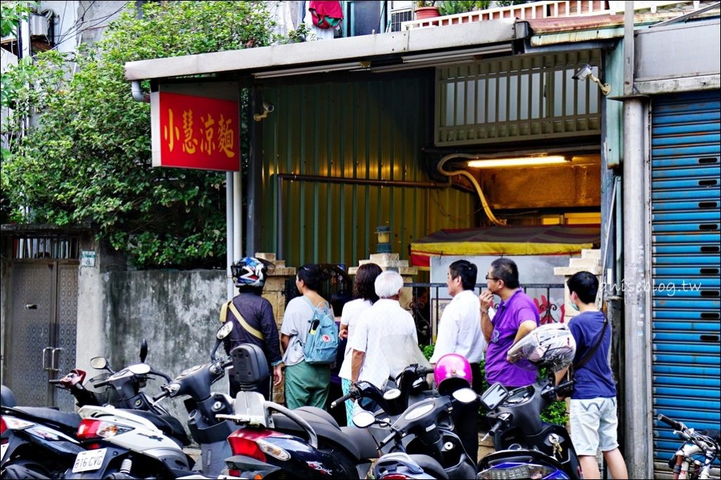 六張犁站美食．小慧涼麵，超大份量平價排隊小吃(姊姊食記)