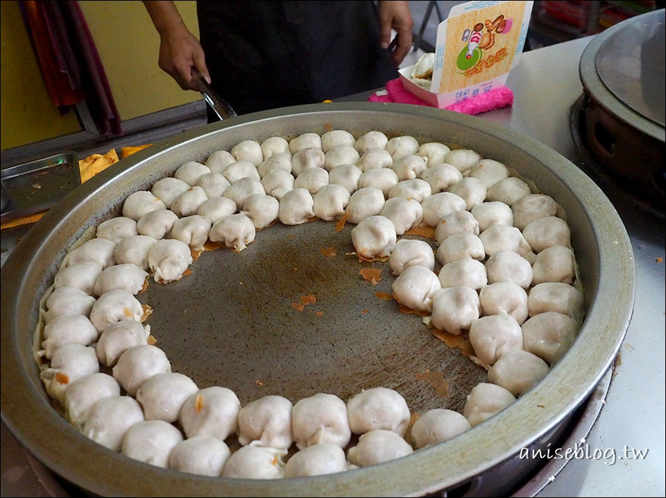 台中一中街美食．在地人推薦精華版，福州包、家家福甘梅薯條、10元滷味、王記麻辣乾麵、21臭豆腐、胖子雞丁、上和園滷味、幸福良心紅茶、燒酒螺、海盜飯糰