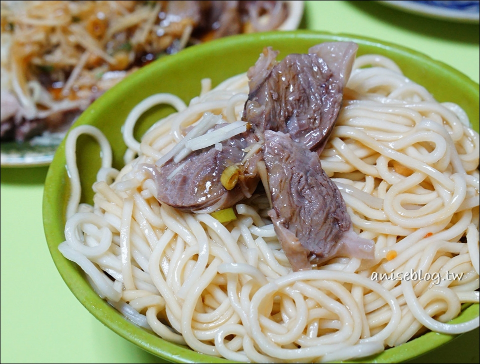 三重美食．大胖烏醋乾麵，份量大佛心價、溫體豬肉好好吃喔