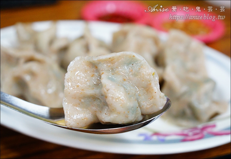 水源市場．陳師傅全麥麵食專賣店，蔬菜超多、水餃超大顆愛珠以！