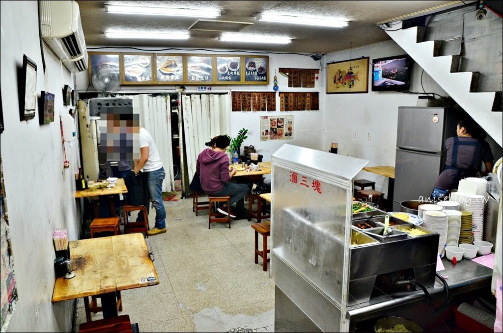 滷三塊五花肉飯，北投石牌晚餐宵夜美食(姊姊食記)