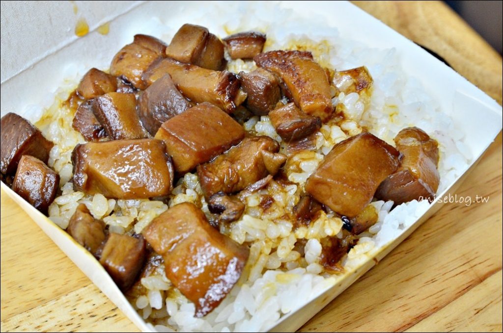 滷三塊五花肉飯，北投石牌晚餐宵夜美食(姊姊食記)