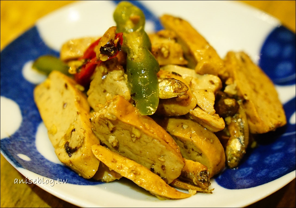 餃子樂(原東湖王家水餃)，乾麵和小菜好厲害！