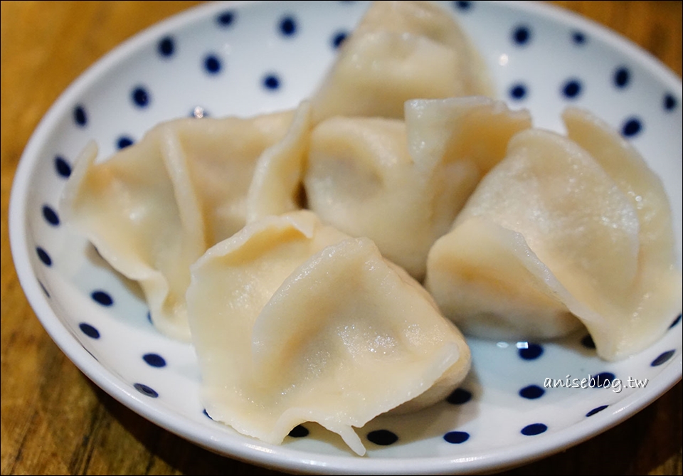 餃子樂(原東湖王家水餃)，乾麵和小菜好厲害！