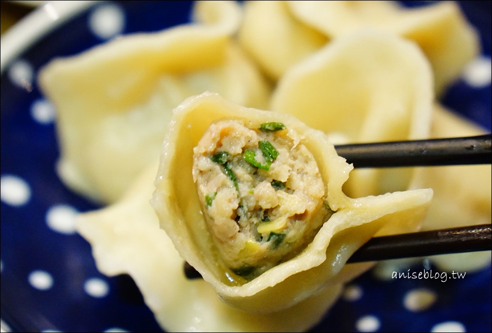 餃子樂(原東湖王家水餃)，乾麵和小菜好厲害！