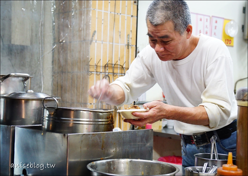 嘉義文化夜市隱藏版美食：國華街超神祕無名米糕、吳記排骨酥、阿龍現撈土魠魚