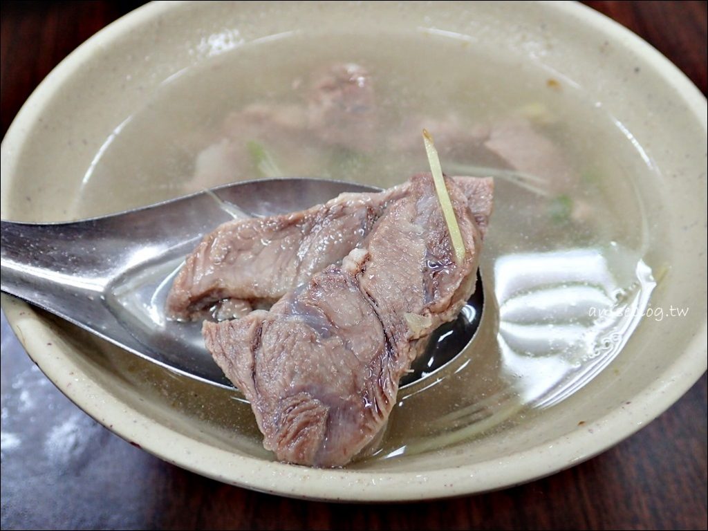 阿伯蛋包麵，半熟荷包蛋+古早味乾麵老店，萬華區早午餐宵夜美食(姊姊食記)