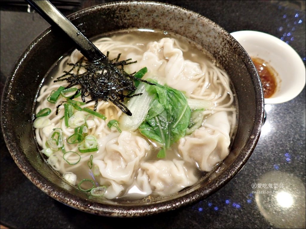 餛飩鋪子，九種口味餛飩，酒吧風格的麵食館，南京三民站、京華城美食(姊姊食記)