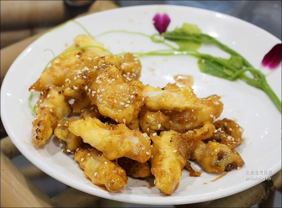 嘉義美食 | 竹香園甕缸雞，皮脆肉嫩又多汁的噴香甕缸雞