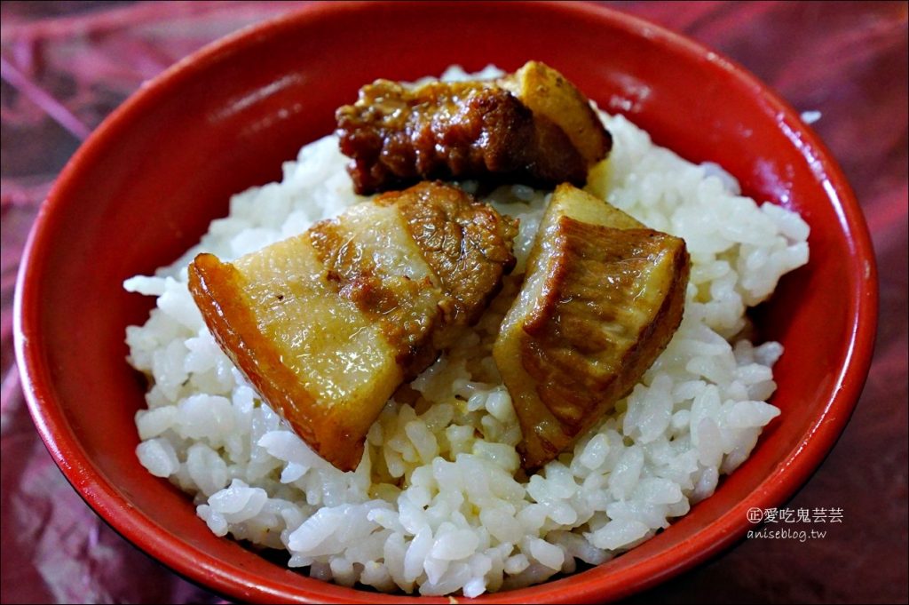 八里一支釣小吃店，現流海鮮、麻油蚵仔麵線，淡水河畔美食