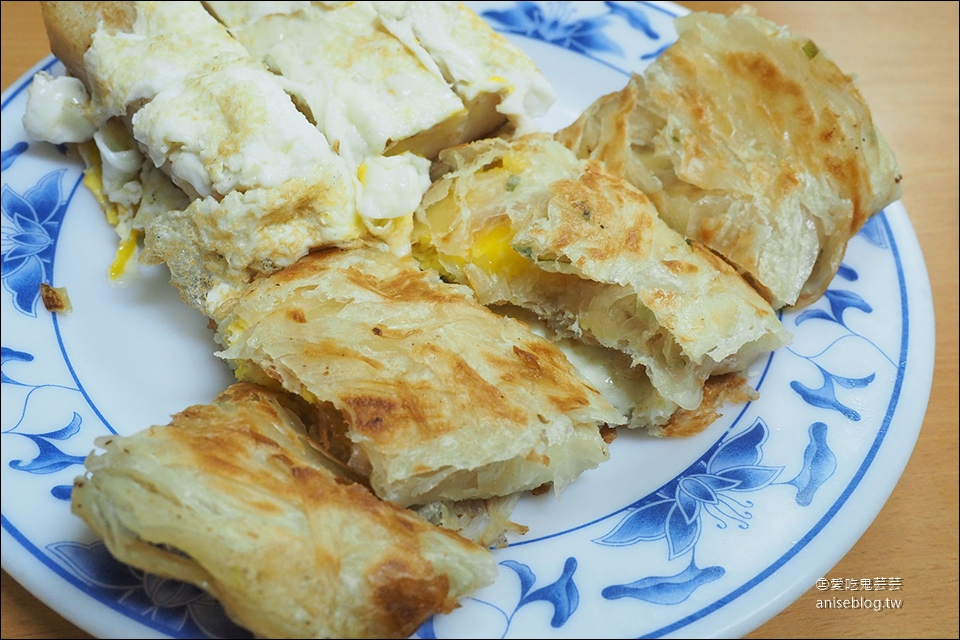 東區小吃 | 佳佳香鍋貼銅板美食，冰糖木耳蓮子湯毫好吃