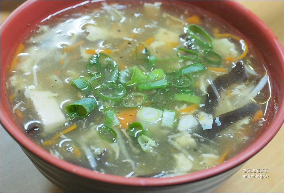 東區小吃 | 佳佳香鍋貼銅板美食，冰糖木耳蓮子湯毫好吃