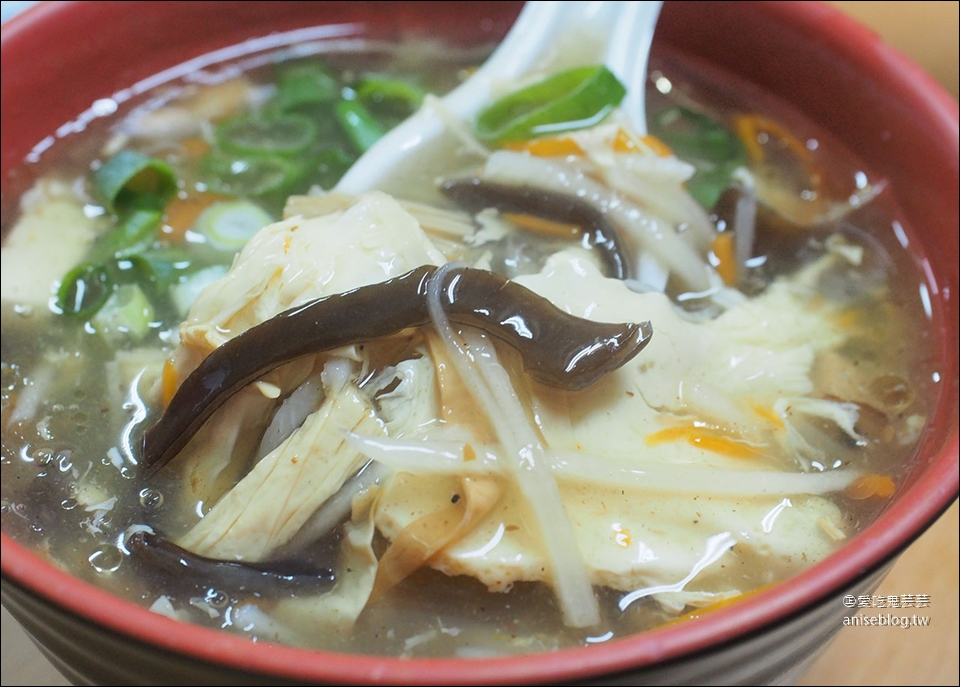 東區小吃 | 佳佳香鍋貼銅板美食，冰糖木耳蓮子湯毫好吃