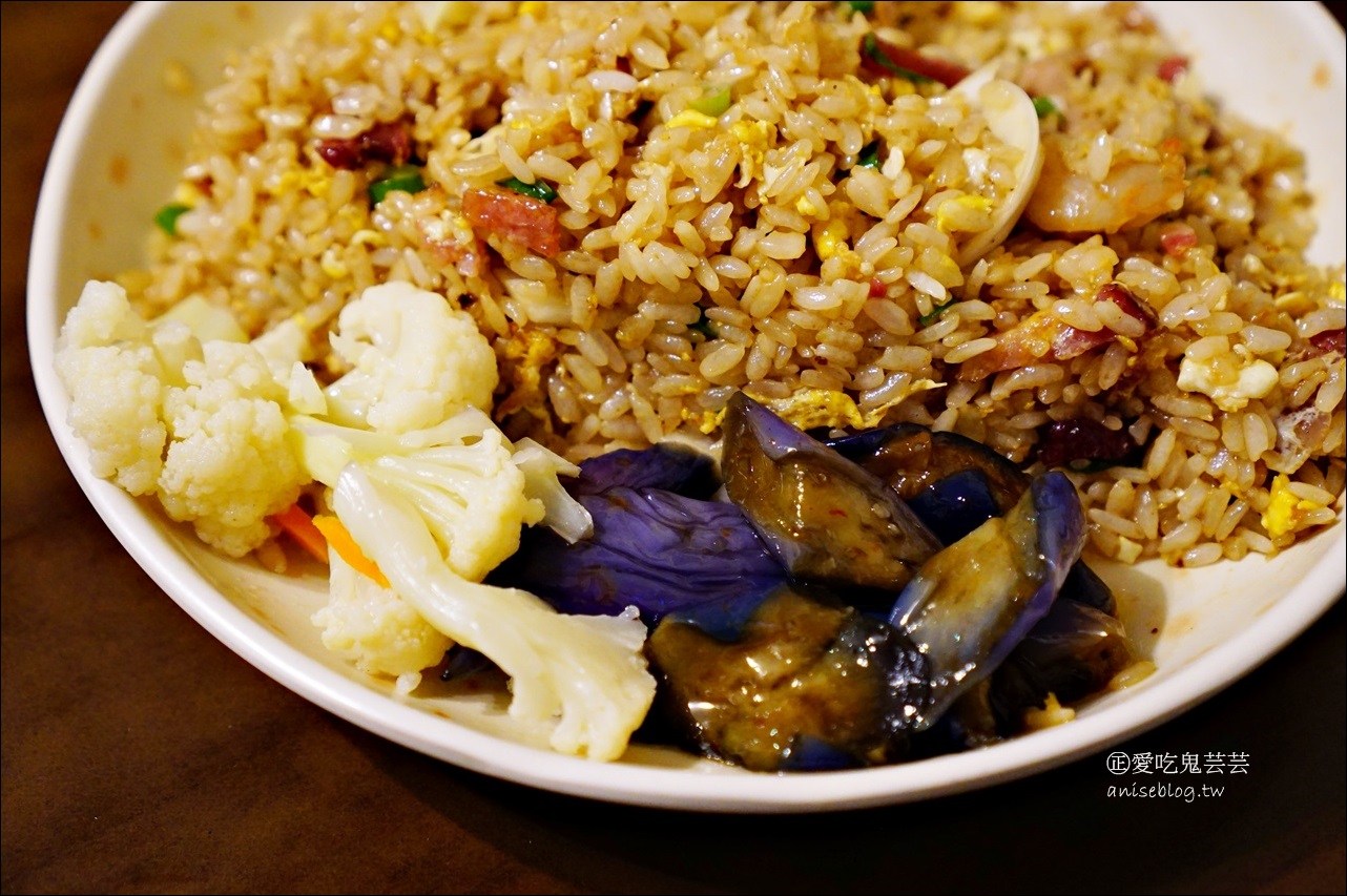 阿仁炒飯炒麵熱炒，還有好吃辣泡菜 | 大同區大龍峒美食(姊姊食記)