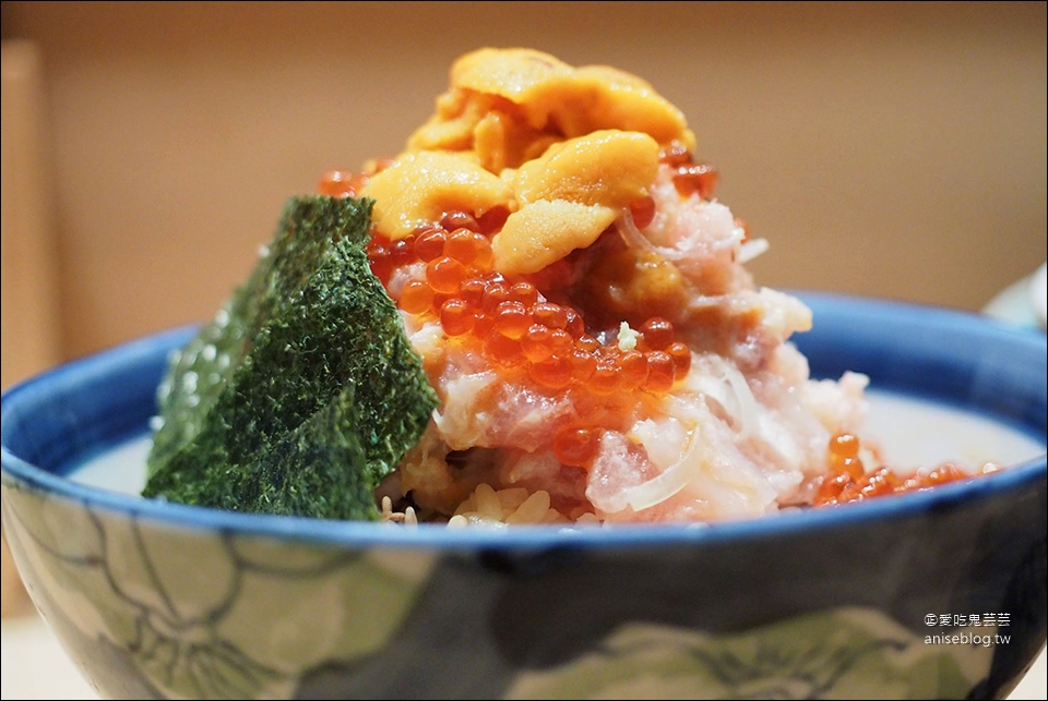 日本橋海鮮丼 つじ半(Tsujihan)，東京在地老饕推薦隱藏版黃金比例海鮮丼排隊名店 ( 僅12席，建議避開用餐時間)