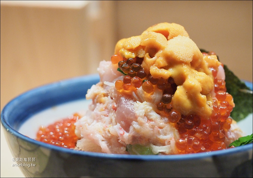 日本橋海鮮丼 つじ半(Tsujihan)，東京在地老饕推薦隱藏版黃金比例海鮮丼排隊名店 ( 僅12席，建議避開用餐時間)