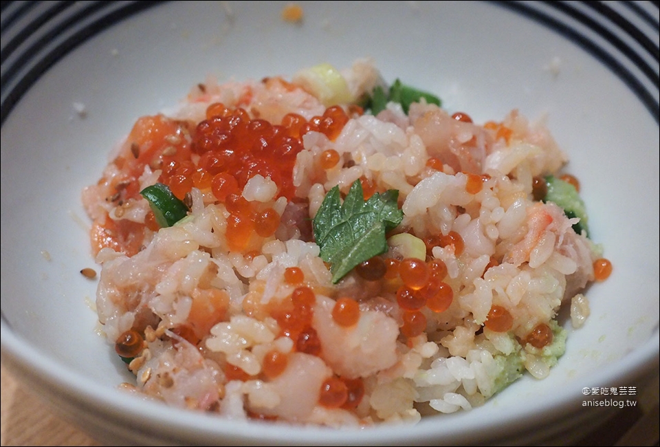 日本橋海鮮丼 つじ半(Tsujihan)，東京在地老饕推薦隱藏版黃金比例海鮮丼排隊名店 ( 僅12席，建議避開用餐時間)