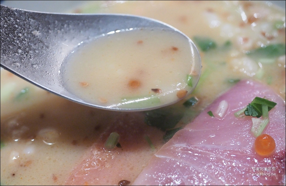 日本橋海鮮丼 つじ半(Tsujihan)，東京在地老饕推薦隱藏版黃金比例海鮮丼排隊名店 ( 僅12席，建議避開用餐時間)