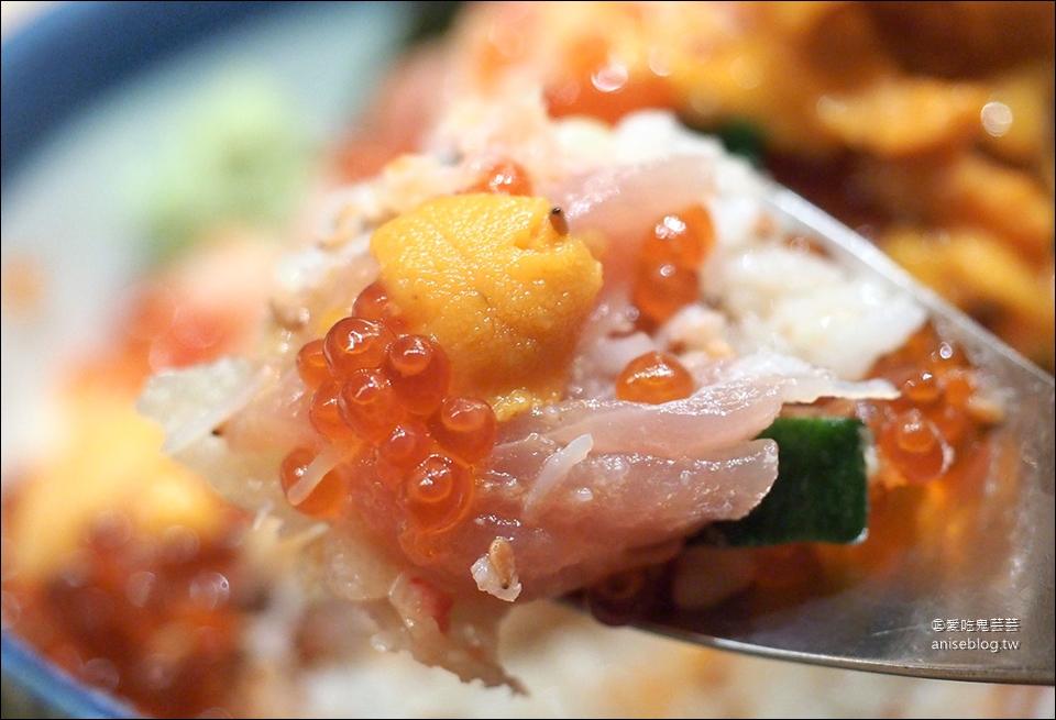 日本橋海鮮丼 つじ半(Tsujihan)，東京在地老饕推薦隱藏版黃金比例海鮮丼排隊名店 ( 僅12席，建議避開用餐時間)