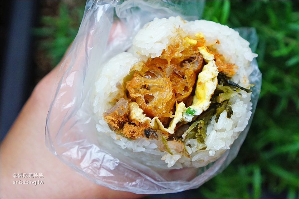 台北東區早餐 | 上順興香Q飯糰，隱藏版蔥油餅飯糰內餡超好吃！