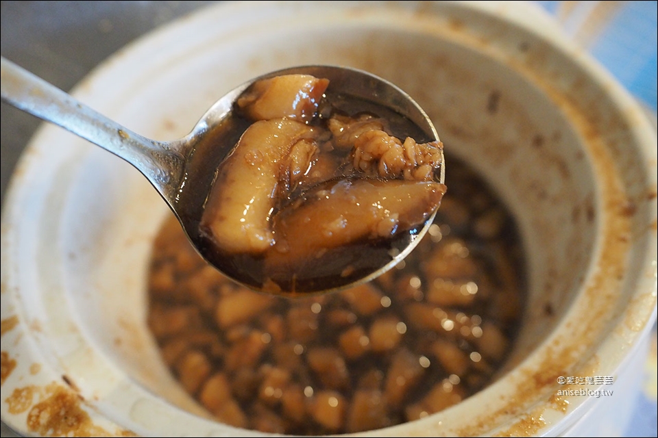 兩津烤魚 | 花蓮吉安CP值超高無菜單料理，肥滋滋滷肉飯吃到飽！