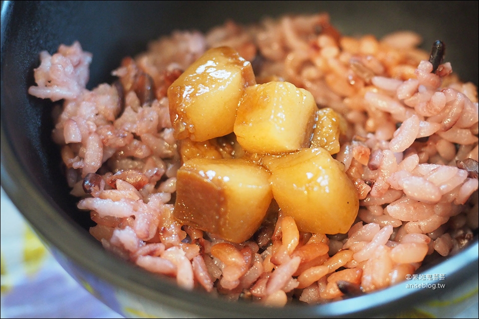 兩津烤魚 | 花蓮吉安CP值超高無菜單料理，肥滋滋滷肉飯吃到飽！