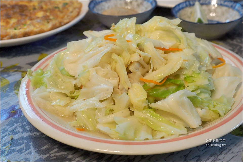 兩津烤魚 | 花蓮吉安CP值超高無菜單料理，肥滋滋滷肉飯吃到飽！