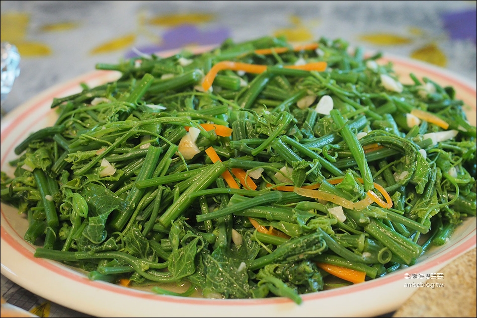 兩津烤魚 | 花蓮吉安CP值超高無菜單料理，肥滋滋滷肉飯吃到飽！