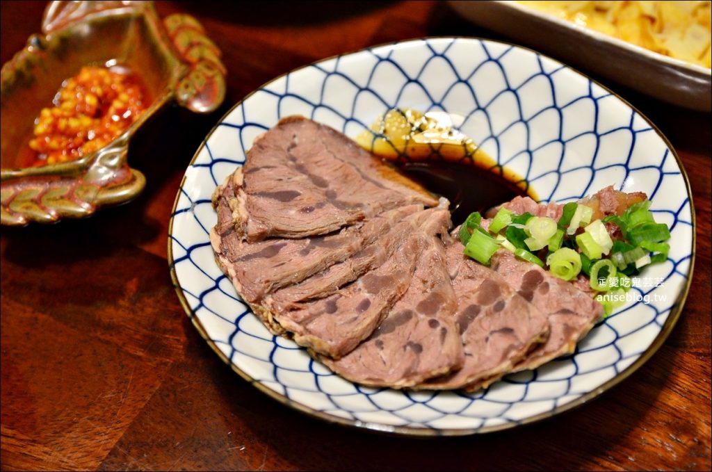 羅東大方食坊，陶碗蒸飯、滷肉飯控肉飯，手工醬油在地好食(姊姊食記)