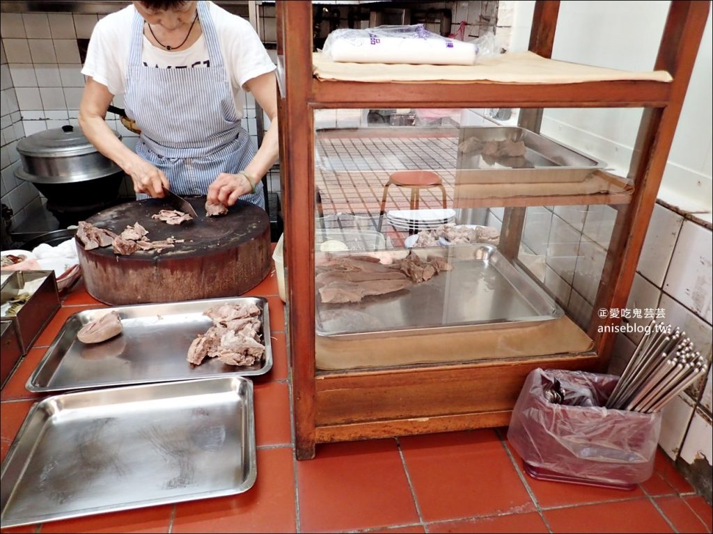 勇伯米苔目黑白切，華西街老店古早味早餐，萬華區美食(姊姊食記)