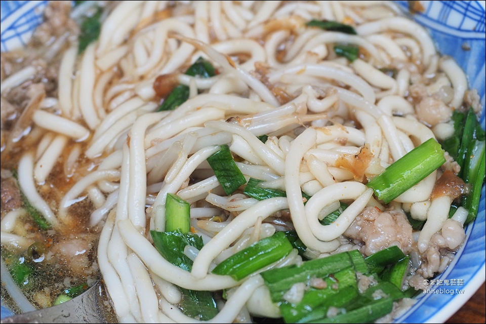 台東美食 | 榕樹下米苔目，滿滿柴魚噴香古早味