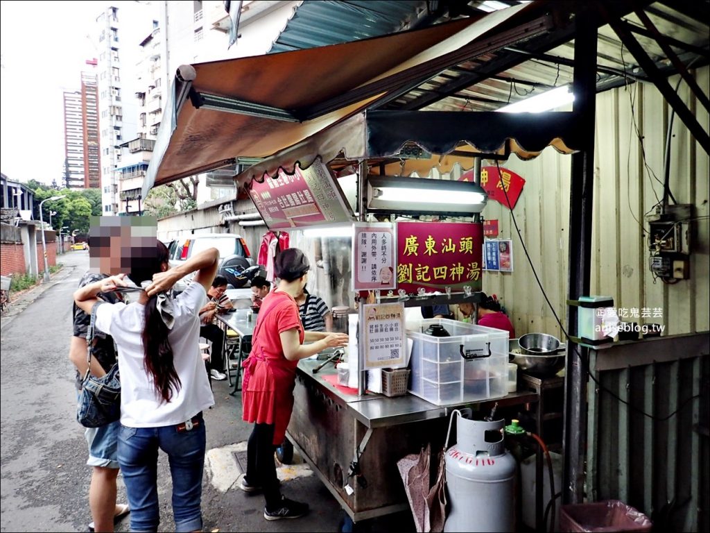 廣東汕頭劉記四神湯，南昌路夜市人氣小吃，古亭站美食(姊姊食記)