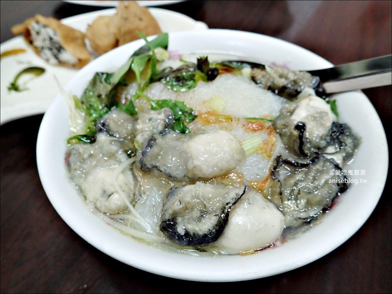 西園橋下蚵仔湯，蚵仔麵線、豆皮壽司，萬華美食老店(姊姊食記) @愛吃鬼芸芸