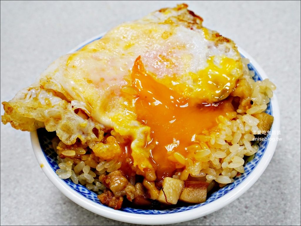 珠記大橋頭油飯，邪惡半熟荷包蛋、香菇肉羹湯，大橋頭站美食(姊姊食記)