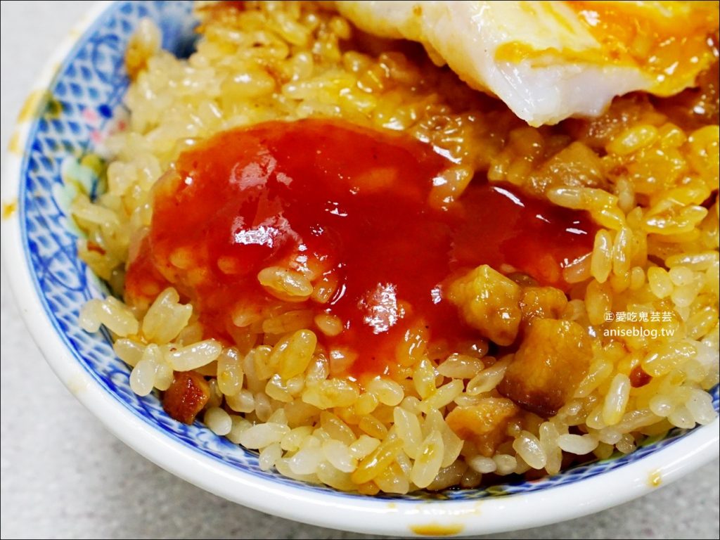 珠記大橋頭油飯，邪惡半熟荷包蛋、香菇肉羹湯，大橋頭站美食(姊姊食記)