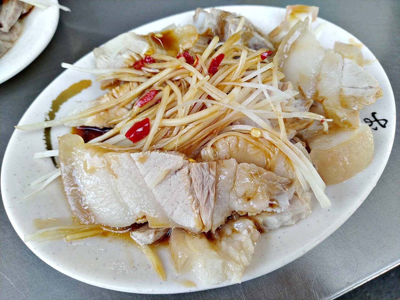 涼州街無名涼麵米粉湯，正港巷仔內美食黑白切小菜超讚，大橋頭站美食(姊姊食記)