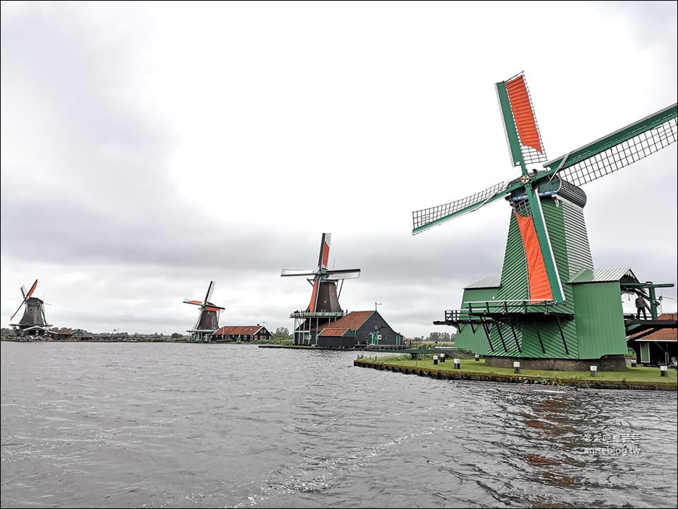 荷蘭風車村Zaanse(贊丹)，狂風暴雨不怕不怕，起司照吃、熱巧克力照喝