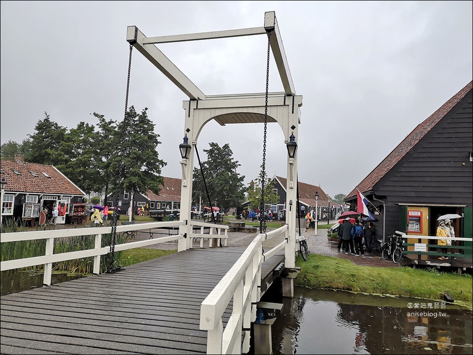 荷蘭風車村Zaanse(贊丹)，狂風暴雨不怕不怕，起司照吃、熱巧克力照喝