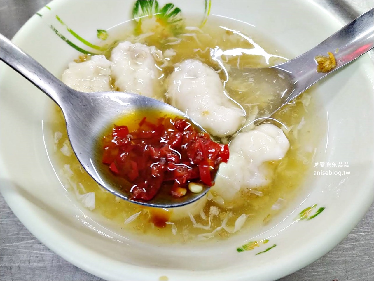 蚵四海小吃蚵仔煎大王，三和夜市人氣美食，三重台北橋站美食(姊姊食記)