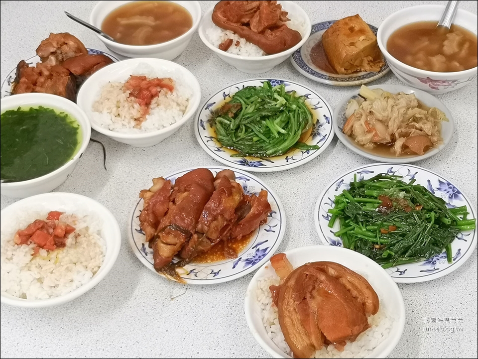 東興市魯肉義，中部人愛的爌肉飯