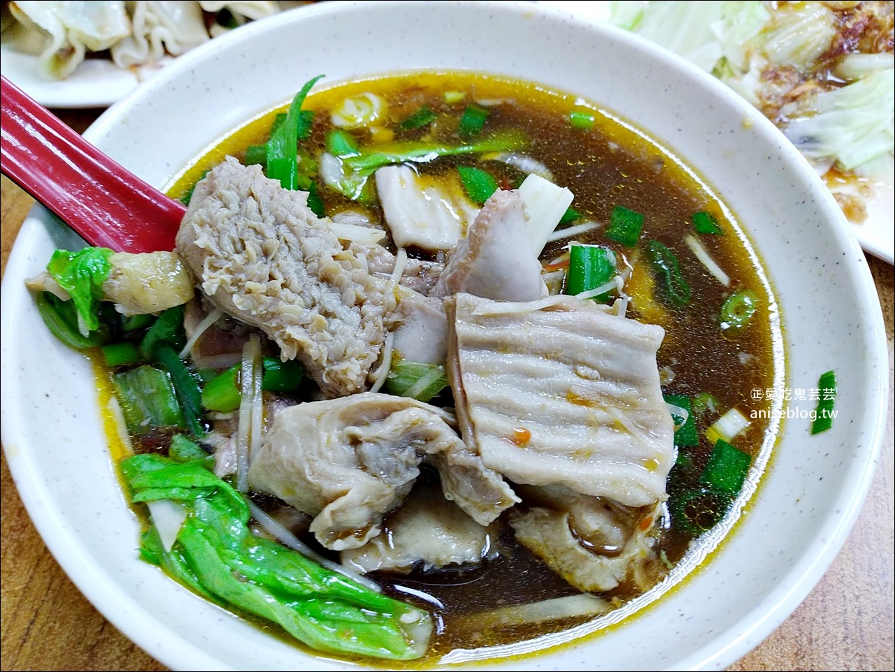 老五鍋貼牛肉麵，板橋人氣排隊名店(姊姊食記)