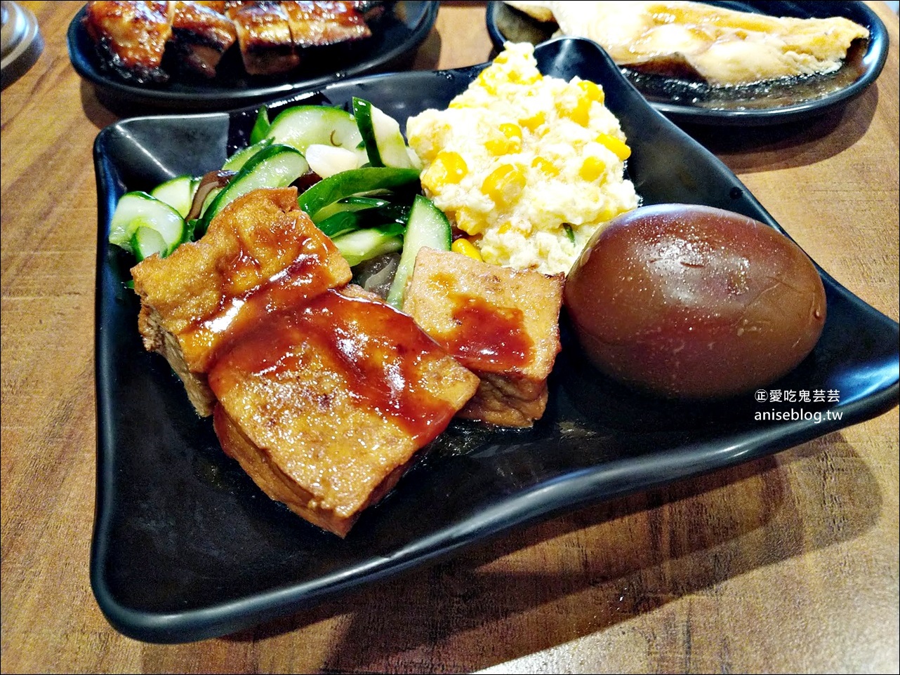 金窗手造便當，蜜汁烤雞腿、冰島鱈魚、蛤蜊排骨湯，台北後車站美食(姊姊食記)