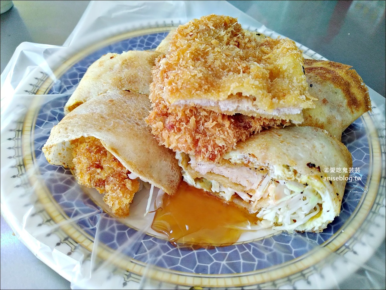 嘉義新生早點，峰炸蛋餅，比臉大豬排與胚芽蛋餅的美味組合，嘉義美食(姊姊食記)