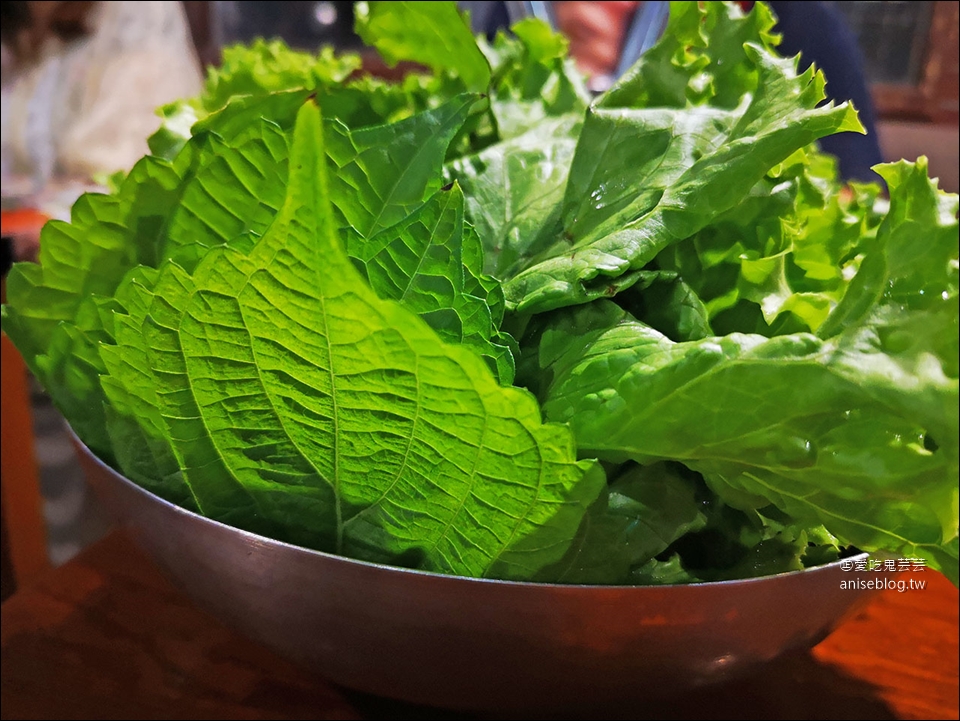 再訪菜豚屋，品質超好的生菜包烤肉就是讚，芝麻葉可續！